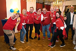 02 Hoppeditz Baerl 2025-11-07 07  Vergatterung und Hoppeditz  - Im „Ungelsheimer Treff“ begann am Freitagabend, 7. 11. das 1. Auftakt Wochenende der neuen Karnevalssession. Wir waren Gäste bei der „Vergatterung“ der Ehrengarde. Heimspiel für Rabea und Oliver. Zum nächsten Heimspiel, das von Thomas, waren wir dann zum Hoppeditzerwachen seiner KG in Baerl im „Waldhof“. : DVPJ, Toni I, Jules I., Prinz Karneval, Prinz, Prinzessin Aileen I., Hofmarschälle, Page, Pagen, Paginnen, HDK, Duisburg, Karneval, Helau, Tollität, Event, Session 2025, Session 2025, HDK Duisburg, Hauptausschuss, Hauptausschuss Karneval Duisburg, Duisburg ist echt