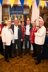 02 Hoppeditz Baerl 2025-11-07 08  Vergatterung und Hoppeditz  - Im „Ungelsheimer Treff“ begann am Freitagabend, 7. 11. das 1. Auftakt Wochenende der neuen Karnevalssession. Wir waren Gäste bei der „Vergatterung“ der Ehrengarde. Heimspiel für Rabea und Oliver. Zum nächsten Heimspiel, das von Thomas, waren wir dann zum Hoppeditzerwachen seiner KG in Baerl im „Waldhof“. : DVPJ, Toni I, Jules I., Prinz Karneval, Prinz, Prinzessin Aileen I., Hofmarschälle, Page, Pagen, Paginnen, HDK, Duisburg, Karneval, Helau, Tollität, Event, Session 2025, Session 2025, HDK Duisburg, Hauptausschuss, Hauptausschuss Karneval Duisburg, Duisburg ist echt