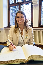 EmpfangRathaus 2025-11-07 16  Empfang im Rathaus der Stadt Duisburg -- OB Sören Link empfing se. des. Tollität Prinz Karneval der Stadt Duisburg 2026,Toni I.. mit seiner Crew im Rathaus. Ein Eintrag In das Gästebuch der Stadt Duisburg durfte hierbei nicht fehlen. : DVPJ, Toni I, Jules I., Prinz Karneval, Prinz, Prinzessin Aileen I., Hofmarschälle, Page, Pagen, Paginnen, HDK, Duisburg, Karneval, Helau, Tollität, Event, Session 2025, Session 2025, HDK Duisburg, Hauptausschuss, Hauptausschuss Karneval Duisburg, Duisburg ist echt