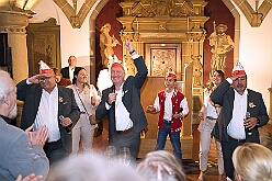 EmpfangRathaus 2025-11-07 24  Empfang im Rathaus der Stadt Duisburg -- OB Sören Link empfing se. des. Tollität Prinz Karneval der Stadt Duisburg 2026,Toni I.. mit seiner Crew im Rathaus. Ein Eintrag In das Gästebuch der Stadt Duisburg durfte hierbei nicht fehlen. : DVPJ, Toni I, Jules I., Prinz Karneval, Prinz, Prinzessin Aileen I., Hofmarschälle, Page, Pagen, Paginnen, HDK, Duisburg, Karneval, Helau, Tollität, Event, Session 2025, Session 2025, HDK Duisburg, Hauptausschuss, Hauptausschuss Karneval Duisburg, Duisburg ist echt