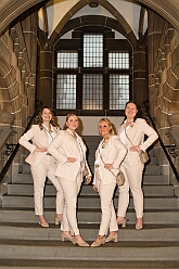 EmpfangRathaus 2025-11-07 34  Empfang im Rathaus der Stadt Duisburg -- OB Sören Link empfing se. des. Tollität Prinz Karneval der Stadt Duisburg 2026,Toni I.. mit seiner Crew im Rathaus. Ein Eintrag In das Gästebuch der Stadt Duisburg durfte hierbei nicht fehlen. : DVPJ, Toni I, Jules I., Prinz Karneval, Prinz, Prinzessin Aileen I., Hofmarschälle, Page, Pagen, Paginnen, HDK, Duisburg, Karneval, Helau, Tollität, Event, Session 2025, Session 2025, HDK Duisburg, Hauptausschuss, Hauptausschuss Karneval Duisburg, Duisburg ist echt