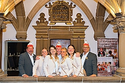 EmpfangRathaus 2025-11-07 36  Empfang im Rathaus der Stadt Duisburg -- OB Sören Link empfing se. des. Tollität Prinz Karneval der Stadt Duisburg 2026,Toni I.. mit seiner Crew im Rathaus. Ein Eintrag In das Gästebuch der Stadt Duisburg durfte hierbei nicht fehlen. : DVPJ, Toni I, Jules I., Prinz Karneval, Prinz, Prinzessin Aileen I., Hofmarschälle, Page, Pagen, Paginnen, HDK, Duisburg, Karneval, Helau, Tollität, Event, Session 2025, Session 2025, HDK Duisburg, Hauptausschuss, Hauptausschuss Karneval Duisburg, Duisburg ist echt