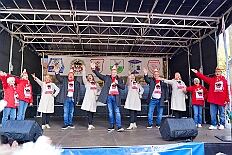 01 Auftakt Nordvere 2025-11-08 30  Von der karnevalistischen Messe bis zum Legionsappell  - Begonnen hat der Tag mit der karnevalistischen Messe in der Abteikirche in Duisburg Hamborn. Danach dann die Auftaktveranstaltung der Nord-Vereine auf der Bühne auf dem Rathausplatz.Über einen kleinen Zwischenstopp in der Wagenbauhalle des .1 OKK 99 Oschau-Berger Jonges e.V. ging es dann zur Party der KG Sonniger Süden in die Falkstraße. Von dort ins „St. Ewald Gemeindehaus“ in Laar, dort feierte die Rot-Goldenen KG. Dann zurück dann in die City zum „IntercityHotel“. Die Römergarde hat zum Legionsappell geladen. : DVPJ, Toni I, Jules I., Prinz Karneval, Prinz, Prinzessin Aileen I., Hofmarschälle, Page, Pagen, Paginnen, HDK, Duisburg, Karneval, Helau, Tollität, Event, Session 2025, Session 2025, HDK Duisburg, Hauptausschuss, Hauptausschuss Karneval Duisburg, Duisburg ist echt