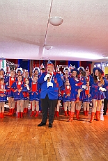 03 Party SonnigSied 2025-11-08 01  Von der karnevalistischen Messe bis zum Legionsappell  - Begonnen hat der Tag mit der karnevalistischen Messe in der Abteikirche in Duisburg Hamborn. Danach dann die Auftaktveranstaltung der Nord-Vereine auf der Bühne auf dem Rathausplatz.Über einen kleinen Zwischenstopp in der Wagenbauhalle des .1 OKK 99 Oschau-Berger Jonges e.V. ging es dann zur Party der KG Sonniger Süden in die Falkstraße. Von dort ins „St. Ewald Gemeindehaus“ in Laar, dort feierte die Rot-Goldenen KG. Dann zurück dann in die City zum „IntercityHotel“. Die Römergarde hat zum Legionsappell geladen. : DVPJ, Toni I, Jules I., Prinz Karneval, Prinz, Prinzessin Aileen I., Hofmarschälle, Page, Pagen, Paginnen, HDK, Duisburg, Karneval, Helau, Tollität, Event, Session 2025, Session 2025, HDK Duisburg, Hauptausschuss, Hauptausschuss Karneval Duisburg, Duisburg ist echt