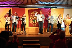 04 KG RG Laar 2025-11-08 03  Von der karnevalistischen Messe bis zum Legionsappell  - Begonnen hat der Tag mit der karnevalistischen Messe in der Abteikirche in Duisburg Hamborn. Danach dann die Auftaktveranstaltung der Nord-Vereine auf der Bühne auf dem Rathausplatz.Über einen kleinen Zwischenstopp in der Wagenbauhalle des .1 OKK 99 Oschau-Berger Jonges e.V. ging es dann zur Party der KG Sonniger Süden in die Falkstraße. Von dort ins „St. Ewald Gemeindehaus“ in Laar, dort feierte die Rot-Goldenen KG. Dann zurück dann in die City zum „IntercityHotel“. Die Römergarde hat zum Legionsappell geladen. : DVPJ, Toni I, Jules I., Prinz Karneval, Prinz, Prinzessin Aileen I., Hofmarschälle, Page, Pagen, Paginnen, HDK, Duisburg, Karneval, Helau, Tollität, Event, Session 2025, Session 2025, HDK Duisburg, Hauptausschuss, Hauptausschuss Karneval Duisburg, Duisburg ist echt