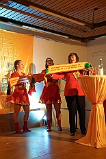 04 KG RG Laar 2025-11-08 06  Von der karnevalistischen Messe bis zum Legionsappell  - Begonnen hat der Tag mit der karnevalistischen Messe in der Abteikirche in Duisburg Hamborn. Danach dann die Auftaktveranstaltung der Nord-Vereine auf der Bühne auf dem Rathausplatz.Über einen kleinen Zwischenstopp in der Wagenbauhalle des .1 OKK 99 Oschau-Berger Jonges e.V. ging es dann zur Party der KG Sonniger Süden in die Falkstraße. Von dort ins „St. Ewald Gemeindehaus“ in Laar, dort feierte die Rot-Goldenen KG. Dann zurück dann in die City zum „IntercityHotel“. Die Römergarde hat zum Legionsappell geladen. : DVPJ, Toni I, Jules I., Prinz Karneval, Prinz, Prinzessin Aileen I., Hofmarschälle, Page, Pagen, Paginnen, HDK, Duisburg, Karneval, Helau, Tollität, Event, Session 2025, Session 2025, HDK Duisburg, Hauptausschuss, Hauptausschuss Karneval Duisburg, Duisburg ist echt