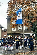 01 Biwak KG AMaB 2025-11-0 15  2 Mal Heimspiel  - Sonntagmorgen 9. November, Biwak der KG Alle Mann an Bord - die »Blauen Jungs« 1955 e.V., der „Heimathafen“ für unsere Christin und indirekt auch für se. des. Tollität. Ein Geschenk gab es auch, eine „Pömpel“ aus Marzipan. Danach dann zum Hoppditzerwachen der KG Südstern. Die Heimatgesellschaft in Serm von Pia und Toni. : DVPJ, Toni I, Jules I., Prinz Karneval, Prinz, Prinzessin Aileen I., Hofmarschälle, Page, Pagen, Paginnen, HDK, Duisburg, Karneval, Helau, Tollität, Event, Session 2025, Session 2025, HDK Duisburg, Hauptausschuss, Hauptausschuss Karneval Duisburg, Duisburg ist echt