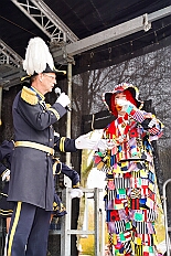 01 Biwak KG AMaB 2025-11-0 18  2 Mal Heimspiel  - Sonntagmorgen 9. November, Biwak der KG Alle Mann an Bord - die »Blauen Jungs« 1955 e.V., der „Heimathafen“ für unsere Christin und indirekt auch für se. des. Tollität. Ein Geschenk gab es auch, eine „Pömpel“ aus Marzipan. Danach dann zum Hoppditzerwachen der KG Südstern. Die Heimatgesellschaft in Serm von Pia und Toni. : DVPJ, Toni I, Jules I., Prinz Karneval, Prinz, Prinzessin Aileen I., Hofmarschälle, Page, Pagen, Paginnen, HDK, Duisburg, Karneval, Helau, Tollität, Event, Session 2025, Session 2025, HDK Duisburg, Hauptausschuss, Hauptausschuss Karneval Duisburg, Duisburg ist echt