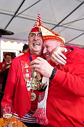 01 Hopped Stadtgad 2025-11-11 06  Elfter im Elften - Pünktlich um 11.11 Uhr startete die Stadtgarde mit uns auf dem Gelände des Polizeisportvereins in Duissern in die Session 25/26.  Später waren wir dann noch auf der anderen Rheinseite in Moers beim Hoppeditzerwachen der KG Humorica 69 e.V. : DVPJ, Toni I, Jules I., Prinz Karneval, Prinz, Prinzessin Aileen I., Hofmarschälle, Page, Pagen, Paginnen, HDK, Duisburg, Karneval, Helau, Tollität, Event, Session 2025, Session 2025, HDK Duisburg, Hauptausschuss, Hauptausschuss Karneval Duisburg, Duisburg ist echt