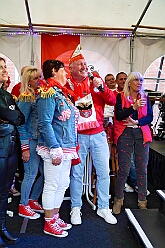 01 Hopped Stadtgad 2025-11-11 13  Elfter im Elften - Pünktlich um 11.11 Uhr startete die Stadtgarde mit uns auf dem Gelände des Polizeisportvereins in Duissern in die Session 25/26.  Später waren wir dann noch auf der anderen Rheinseite in Moers beim Hoppeditzerwachen der KG Humorica 69 e.V. : DVPJ, Toni I, Jules I., Prinz Karneval, Prinz, Prinzessin Aileen I., Hofmarschälle, Page, Pagen, Paginnen, HDK, Duisburg, Karneval, Helau, Tollität, Event, Session 2025, Session 2025, HDK Duisburg, Hauptausschuss, Hauptausschuss Karneval Duisburg, Duisburg ist echt