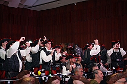 01 Herrenz KVO 2026-01-17 04  Tour-Tag, Samstag 17. Januar  - Wir begannen die Tour Abends in Hamborn, die KVO hielt der ihre Herrensitzung in der Clauberghalle ab. Von dort ging es zur Veranstaltung des MCV, die im Hagenshof zum „Schlager trifft Karneval“ aufgerufen hatten. Den letzten Act hatten wir dann im schon „heimisch“ gewordenen Steinhof in Huckingen. Die Duisburger Musketiere hatten dort zum „Lachen ist Gesund“ aufgerufen. : DVPJ, Toni I, Jules I., Prinz Karneval, Prinz, Prinzessin Aileen I., Hofmarschälle, Page, Pagen, Paginnen, HDK, Duisburg, Karneval, Helau, Tollität, Event, Session 2025, Session 2025, HDK Duisburg, Hauptausschuss, Hauptausschuss Karneval Duisburg, Duisburg ist echt