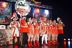 01 Herrenz KVO 2026-01-17 08  Tour-Tag, Samstag 17. Januar  - Wir begannen die Tour Abends in Hamborn, die KVO hielt der ihre Herrensitzung in der Clauberghalle ab. Von dort ging es zur Veranstaltung des MCV, die im Hagenshof zum „Schlager trifft Karneval“ aufgerufen hatten. Den letzten Act hatten wir dann im schon „heimisch“ gewordenen Steinhof in Huckingen. Die Duisburger Musketiere hatten dort zum „Lachen ist Gesund“ aufgerufen. : DVPJ, Toni I, Jules I., Prinz Karneval, Prinz, Prinzessin Aileen I., Hofmarschälle, Page, Pagen, Paginnen, HDK, Duisburg, Karneval, Helau, Tollität, Event, Session 2025, Session 2025, HDK Duisburg, Hauptausschuss, Hauptausschuss Karneval Duisburg, Duisburg ist echt