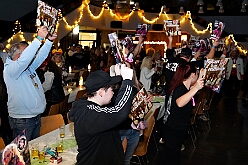 02 Schlager T Karneval MCV 2026-01-17 02  Tour-Tag, Samstag 17. Januar  - Wir begannen die Tour Abends in Hamborn, die KVO hielt der ihre Herrensitzung in der Clauberghalle ab. Von dort ging es zur Veranstaltung des MCV, die im Hagenshof zum „Schlager trifft Karneval“ aufgerufen hatten. Den letzten Act hatten wir dann im schon „heimisch“ gewordenen Steinhof in Huckingen. Die Duisburger Musketiere hatten dort zum „Lachen ist Gesund“ aufgerufen. : DVPJ, Toni I, Jules I., Prinz Karneval, Prinz, Prinzessin Aileen I., Hofmarschälle, Page, Pagen, Paginnen, HDK, Duisburg, Karneval, Helau, Tollität, Event, Session 2025, Session 2025, HDK Duisburg, Hauptausschuss, Hauptausschuss Karneval Duisburg, Duisburg ist echt