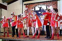 02 Schlager T Karneval MCV 2026-01-17 09  Tour-Tag, Samstag 17. Januar  - Wir begannen die Tour Abends in Hamborn, die KVO hielt der ihre Herrensitzung in der Clauberghalle ab. Von dort ging es zur Veranstaltung des MCV, die im Hagenshof zum „Schlager trifft Karneval“ aufgerufen hatten. Den letzten Act hatten wir dann im schon „heimisch“ gewordenen Steinhof in Huckingen. Die Duisburger Musketiere hatten dort zum „Lachen ist Gesund“ aufgerufen. : DVPJ, Toni I, Jules I., Prinz Karneval, Prinz, Prinzessin Aileen I., Hofmarschälle, Page, Pagen, Paginnen, HDK, Duisburg, Karneval, Helau, Tollität, Event, Session 2025, Session 2025, HDK Duisburg, Hauptausschuss, Hauptausschuss Karneval Duisburg, Duisburg ist echt