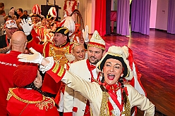 01 HerrensStadtgrd 2026- 01-25 03  Stadtgarde und MSV -  Zu besten Mittagszeit waren wir der Programmpunkt auf der Herrensitzung der Stadtgarde Duisburg Rot-Weiss in der Aula des Gertrud-Bäumer-Berufskollegs. Dann ging es ins „Wohnzimmer“ aller MSV Fan´s. In der Business Lounge in der „schauinsland reisen arena“ fand der jährliche Sponsoren Neujahrs Empfang statt. : DVPJ, Toni I, Jules I., Prinz Karneval, Prinz, Prinzessin Aileen I., Hofmarschälle, Page, Pagen, Paginnen, HDK, Duisburg, Karneval, Helau, Tollität, Event, Session 2025, Session 2025, HDK Duisburg, Hauptausschuss, Hauptausschuss Karneval Duisburg, Duisburg ist echt