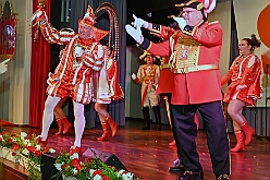 01 HerrensStadtgrd 2026- 01-25 11  Stadtgarde und MSV -  Zu besten Mittagszeit waren wir der Programmpunkt auf der Herrensitzung der Stadtgarde Duisburg Rot-Weiss in der Aula des Gertrud-Bäumer-Berufskollegs. Dann ging es ins „Wohnzimmer“ aller MSV Fan´s. In der Business Lounge in der „schauinsland reisen arena“ fand der jährliche Sponsoren Neujahrs Empfang statt. : DVPJ, Toni I, Jules I., Prinz Karneval, Prinz, Prinzessin Aileen I., Hofmarschälle, Page, Pagen, Paginnen, HDK, Duisburg, Karneval, Helau, Tollität, Event, Session 2025, Session 2025, HDK Duisburg, Hauptausschuss, Hauptausschuss Karneval Duisburg, Duisburg ist echt