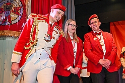 01 HerrensStadtgrd 2026- 01-25 17  Stadtgarde und MSV -  Zu besten Mittagszeit waren wir der Programmpunkt auf der Herrensitzung der Stadtgarde Duisburg Rot-Weiss in der Aula des Gertrud-Bäumer-Berufskollegs. Dann ging es ins „Wohnzimmer“ aller MSV Fan´s. In der Business Lounge in der „schauinsland reisen arena“ fand der jährliche Sponsoren Neujahrs Empfang statt. : DVPJ, Toni I, Jules I., Prinz Karneval, Prinz, Prinzessin Aileen I., Hofmarschälle, Page, Pagen, Paginnen, HDK, Duisburg, Karneval, Helau, Tollität, Event, Session 2025, Session 2025, HDK Duisburg, Hauptausschuss, Hauptausschuss Karneval Duisburg, Duisburg ist echt