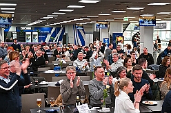 02 MSV Empfang 2026- 01-25 22  Stadtgarde und MSV -  Zu besten Mittagszeit waren wir der Programmpunkt auf der Herrensitzung der Stadtgarde Duisburg Rot-Weiss in der Aula des Gertrud-Bäumer-Berufskollegs. Dann ging es ins „Wohnzimmer“ aller MSV Fan´s. In der Business Lounge in der „schauinsland reisen arena“ fand der jährliche Sponsoren Neujahrs Empfang statt. : DVPJ, Toni I, Jules I., Prinz Karneval, Prinz, Prinzessin Aileen I., Hofmarschälle, Page, Pagen, Paginnen, HDK, Duisburg, Karneval, Helau, Tollität, Event, Session 2025, Session 2025, HDK Duisburg, Hauptausschuss, Hauptausschuss Karneval Duisburg, Duisburg ist echt