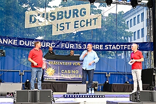 SommerBiwak 2026- 07-19 03  Sommerbiwak in der City - Die Premiere des Sommerbiwaks vom HDK am Sonntag des Duisburger Stadtfestes war vor 11 Jahren. In diesem Jahr präsentierte sich der HDK auch mit einem bunten Programm auf der Hauptbühne vor dem City-Palais. In diesem Rahmen stellten wir unsere Aktion für die Unterstützung der „Jecken Kids“ vor. : DVPJ, Toni I, Jules I., Prinz Karneval, Prinz, Prinzessin Aileen I., Hofmarschälle, Page, Pagen, Paginnen, HDK, Duisburg, Karneval, Helau, Tollität, Event, Session 2025, Session 2025, HDK Duisburg, Hauptausschuss, Hauptausschuss Karneval Duisburg, Duisburg ist echt