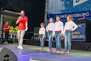 SommerBiwak 2026- 07-19 08  Sommerbiwak in der City - Die Premiere des Sommerbiwaks vom HDK am Sonntag des Duisburger Stadtfestes war vor 11 Jahren. In diesem Jahr präsentierte sich der HDK auch mit einem bunten Programm auf der Hauptbühne vor dem City-Palais. In diesem Rahmen stellten wir unsere Aktion für die Unterstützung der „Jecken Kids“ vor. : DVPJ, Toni I, Jules I., Prinz Karneval, Prinz, Prinzessin Aileen I., Hofmarschälle, Page, Pagen, Paginnen, HDK, Duisburg, Karneval, Helau, Tollität, Event, Session 2025, Session 2025, HDK Duisburg, Hauptausschuss, Hauptausschuss Karneval Duisburg, Duisburg ist echt