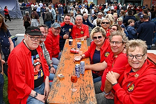 SommerBiwak 2026- 07-19 10  Sommerbiwak in der City - Die Premiere des Sommerbiwaks vom HDK am Sonntag des Duisburger Stadtfestes war vor 11 Jahren. In diesem Jahr präsentierte sich der HDK auch mit einem bunten Programm auf der Hauptbühne vor dem City-Palais. In diesem Rahmen stellten wir unsere Aktion für die Unterstützung der „Jecken Kids“ vor. : DVPJ, Toni I, Jules I., Prinz Karneval, Prinz, Prinzessin Aileen I., Hofmarschälle, Page, Pagen, Paginnen, HDK, Duisburg, Karneval, Helau, Tollität, Event, Session 2025, Session 2025, HDK Duisburg, Hauptausschuss, Hauptausschuss Karneval Duisburg, Duisburg ist echt