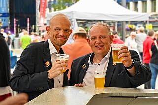 SommerBiwak 2026- 07-19 34  Sommerbiwak in der City - Die Premiere des Sommerbiwaks vom HDK am Sonntag des Duisburger Stadtfestes war vor 11 Jahren. In diesem Jahr präsentierte sich der HDK auch mit einem bunten Programm auf der Hauptbühne vor dem City-Palais. In diesem Rahmen stellten wir unsere Aktion für die Unterstützung der „Jecken Kids“ vor. : DVPJ, Toni I, Jules I., Prinz Karneval, Prinz, Prinzessin Aileen I., Hofmarschälle, Page, Pagen, Paginnen, HDK, Duisburg, Karneval, Helau, Tollität, Event, Session 2025, Session 2025, HDK Duisburg, Hauptausschuss, Hauptausschuss Karneval Duisburg, Duisburg ist echt