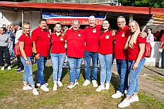 02 Sommerf SonnSued 2025-08-30 01  30. August, 4 mal Sommerfest - Das „Garde-Grillen“ der Duisburger Prinzengarde ist unser erstes Ziel an diesem Samstag in Duisburg-Meiderich. Danach geht es in den Süden Duisburgs, zur KG Sonniger-Süden. Auf ein kurzes Hallo geht es dann zur KG Rote Funken am Kalkweg. Von dort führt uns der Weg in den Westen Duisburgs. Die 1. KG Baerl Blau-Gelb e.V. feiert ihr Sommerfest auf dem Gelände des TUS Baerl. Das Heimspiel für Hofmarschall Thomas, dem Präsidenten der KG. : DVPJ, Toni I, Jules I., Prinz Karneval, Prinz, Prinzessin Aileen I., Hofmarschälle, Page, Pagen, Paginnen, HDK, Duisburg, Karneval, Helau, Tollität, Event, Session 2025, Session 2025, HDK Duisburg, Hauptausschuss, Hauptausschuss Karneval Duisburg, Duisburg ist echt