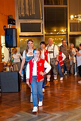 01 Oktoberf KGRheinh 2025-10-10 04  Oktoberfeste und ein Jubiläum - Den Freitagabend beginnen wir mit dem Besuch des Oktoberfestes der KG Rot-Weiß Rheinhausen in der Erlöserkirche in Rheinhausen. Etwas später heißt es dann „O`zapft is“ beim Oktoberfest in Opgen-Rhein's "Zum Johanniter“. Am Samstag waren wir dann Gäste beim 55-Jährigen Firmenjubiläum der Poschmann Gerüstbau GmbH. : DVPJ, Toni I, Jules I., Prinz Karneval, Prinz, Prinzessin Aileen I., Hofmarschälle, Page, Pagen, Paginnen, HDK, Duisburg, Karneval, Helau, Tollität, Event, Session 2025, Session 2025, HDK Duisburg, Hauptausschuss, Hauptausschuss Karneval Duisburg, Duisburg ist echt