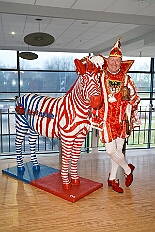 Ornat Shooting 2026-01-08 07  Shooting im Ornat - Die Spannung auf unsere Session steigt. Hier ein paar Impressionen vom Shooting mit unserer Steffi. Wir waren außer im Studio auch in der schauinsland Reisen Arena, dem WYNDHAM Hotel Duisburger Hof und dem Coupe 1900 im Duisburger Süden. : DVPJ, Toni I, Jules I., Prinz Karneval, Prinz, Prinzessin Aileen I., Hofmarschälle, Page, Pagen, Paginnen, HDK, Duisburg, Karneval, Helau, Tollität, Event, Session 2025, Session 2025, HDK Duisburg, Hauptausschuss, Hauptausschuss Karneval Duisburg, Duisburg ist echt