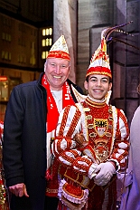 EinzugHofburg 2026-01-09 16  Unser Einzug in die Hofburg - Der Einzug des Prinzen mit seiner Crew in die Hofburg gehört schon länger zur Tradition im Duisburger Karneval. Einen Tag vor der Kürung bezog die Crew ihre Zimmer im WYNDHAM Hotel Duisburger Hof. Hier residieren  nun alle sieben bis zum Rosenmontag. : DVPJ, Toni I, Jules I., Prinz Karneval, Prinz, Prinzessin Aileen I., Hofmarschälle, Page, Pagen, Paginnen, HDK, Duisburg, Karneval, Helau, Tollität, Event, Session 2025, Session 2025, HDK Duisburg, Hauptausschuss, Hauptausschuss Karneval Duisburg, Duisburg ist echt