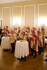 EinzugHofburg 2026-01-09 27  Unser Einzug in die Hofburg - Der Einzug des Prinzen mit seiner Crew in die Hofburg gehört schon länger zur Tradition im Duisburger Karneval. Einen Tag vor der Kürung bezog die Crew ihre Zimmer im WYNDHAM Hotel Duisburger Hof. Hier residieren  nun alle sieben bis zum Rosenmontag. : DVPJ, Toni I, Jules I., Prinz Karneval, Prinz, Prinzessin Aileen I., Hofmarschälle, Page, Pagen, Paginnen, HDK, Duisburg, Karneval, Helau, Tollität, Event, Session 2025, Session 2025, HDK Duisburg, Hauptausschuss, Hauptausschuss Karneval Duisburg, Duisburg ist echt