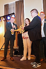 EinzugHofburg 2026-01-09 32  Unser Einzug in die Hofburg - Der Einzug des Prinzen mit seiner Crew in die Hofburg gehört schon länger zur Tradition im Duisburger Karneval. Einen Tag vor der Kürung bezog die Crew ihre Zimmer im WYNDHAM Hotel Duisburger Hof. Hier residieren  nun alle sieben bis zum Rosenmontag. : DVPJ, Toni I, Jules I., Prinz Karneval, Prinz, Prinzessin Aileen I., Hofmarschälle, Page, Pagen, Paginnen, HDK, Duisburg, Karneval, Helau, Tollität, Event, Session 2025, Session 2025, HDK Duisburg, Hauptausschuss, Hauptausschuss Karneval Duisburg, Duisburg ist echt