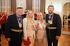EinzugHofburg 2026-01-09 37  Unser Einzug in die Hofburg - Der Einzug des Prinzen mit seiner Crew in die Hofburg gehört schon länger zur Tradition im Duisburger Karneval. Einen Tag vor der Kürung bezog die Crew ihre Zimmer im WYNDHAM Hotel Duisburger Hof. Hier residieren  nun alle sieben bis zum Rosenmontag. : DVPJ, Toni I, Jules I., Prinz Karneval, Prinz, Prinzessin Aileen I., Hofmarschälle, Page, Pagen, Paginnen, HDK, Duisburg, Karneval, Helau, Tollität, Event, Session 2025, Session 2025, HDK Duisburg, Hauptausschuss, Hauptausschuss Karneval Duisburg, Duisburg ist echt
