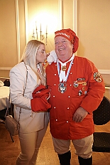 EinzugHofburg 2026-01-09 48  Unser Einzug in die Hofburg - Der Einzug des Prinzen mit seiner Crew in die Hofburg gehört schon länger zur Tradition im Duisburger Karneval. Einen Tag vor der Kürung bezog die Crew ihre Zimmer im WYNDHAM Hotel Duisburger Hof. Hier residieren  nun alle sieben bis zum Rosenmontag. : DVPJ, Toni I, Jules I., Prinz Karneval, Prinz, Prinzessin Aileen I., Hofmarschälle, Page, Pagen, Paginnen, HDK, Duisburg, Karneval, Helau, Tollität, Event, Session 2025, Session 2025, HDK Duisburg, Hauptausschuss, Hauptausschuss Karneval Duisburg, Duisburg ist echt