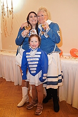 EinzugHofburg 2026-01-09 62  Unser Einzug in die Hofburg - Der Einzug des Prinzen mit seiner Crew in die Hofburg gehört schon länger zur Tradition im Duisburger Karneval. Einen Tag vor der Kürung bezog die Crew ihre Zimmer im WYNDHAM Hotel Duisburger Hof. Hier residieren  nun alle sieben bis zum Rosenmontag. : DVPJ, Toni I, Jules I., Prinz Karneval, Prinz, Prinzessin Aileen I., Hofmarschälle, Page, Pagen, Paginnen, HDK, Duisburg, Karneval, Helau, Tollität, Event, Session 2025, Session 2025, HDK Duisburg, Hauptausschuss, Hauptausschuss Karneval Duisburg, Duisburg ist echt