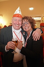 EinzugHofburg 2026-01-09 69  Unser Einzug in die Hofburg - Der Einzug des Prinzen mit seiner Crew in die Hofburg gehört schon länger zur Tradition im Duisburger Karneval. Einen Tag vor der Kürung bezog die Crew ihre Zimmer im WYNDHAM Hotel Duisburger Hof. Hier residieren  nun alle sieben bis zum Rosenmontag. : DVPJ, Toni I, Jules I., Prinz Karneval, Prinz, Prinzessin Aileen I., Hofmarschälle, Page, Pagen, Paginnen, HDK, Duisburg, Karneval, Helau, Tollität, Event, Session 2025, Session 2025, HDK Duisburg, Hauptausschuss, Hauptausschuss Karneval Duisburg, Duisburg ist echt