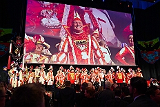 Kuerung Toni I 2026-01-10 042  Endlich Karnevalsprinz: Toni I. -  Am Samstag 10. Januar 2026 war es endlich soweit. Kürung se. Tollität Prinz Toni I., im Rahmen eines hochklassigen Galaabends in der ausverkauften Mercatorhalle in Duisburg. Ein stimmungsvoller Abend mit Show, Musik und Tanz. Vorab präsentierte sich die Prinzencrew 2026 im WYNDHAM Hotel Duisburger Hof der Leibgarde se. Tollität, die Prinzengarde der Stadt Duisburg. : DVPJ, Toni I, Jules I., Prinz Karneval, Prinz, Prinzessin Aileen I., Hofmarschälle, Page, Pagen, Paginnen, HDK, Duisburg, Karneval, Helau, Tollität, Event, Session 2025, Session 2025, HDK Duisburg, Hauptausschuss, Hauptausschuss Karneval Duisburg, Duisburg ist echt
