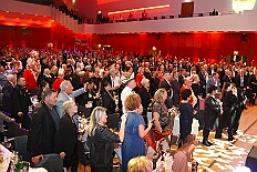 Kuerung Toni I 2026-01-10 051  Endlich Karnevalsprinz: Toni I. -  Am Samstag 10. Januar 2026 war es endlich soweit. Kürung se. Tollität Prinz Toni I., im Rahmen eines hochklassigen Galaabends in der ausverkauften Mercatorhalle in Duisburg. Ein stimmungsvoller Abend mit Show, Musik und Tanz. Vorab präsentierte sich die Prinzencrew 2026 im WYNDHAM Hotel Duisburger Hof der Leibgarde se. Tollität, die Prinzengarde der Stadt Duisburg. : DVPJ, Toni I, Jules I., Prinz Karneval, Prinz, Prinzessin Aileen I., Hofmarschälle, Page, Pagen, Paginnen, HDK, Duisburg, Karneval, Helau, Tollität, Event, Session 2025, Session 2025, HDK Duisburg, Hauptausschuss, Hauptausschuss Karneval Duisburg, Duisburg ist echt