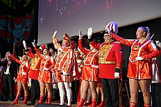 Kuerung Toni I 2026-01-10 066  Endlich Karnevalsprinz: Toni I. -  Am Samstag 10. Januar 2026 war es endlich soweit. Kürung se. Tollität Prinz Toni I., im Rahmen eines hochklassigen Galaabends in der ausverkauften Mercatorhalle in Duisburg. Ein stimmungsvoller Abend mit Show, Musik und Tanz. Vorab präsentierte sich die Prinzencrew 2026 im WYNDHAM Hotel Duisburger Hof der Leibgarde se. Tollität, die Prinzengarde der Stadt Duisburg. : DVPJ, Toni I, Jules I., Prinz Karneval, Prinz, Prinzessin Aileen I., Hofmarschälle, Page, Pagen, Paginnen, HDK, Duisburg, Karneval, Helau, Tollität, Event, Session 2025, Session 2025, HDK Duisburg, Hauptausschuss, Hauptausschuss Karneval Duisburg, Duisburg ist echt