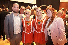 Kuerung Toni I 2026-01-10 095  Endlich Karnevalsprinz: Toni I. -  Am Samstag 10. Januar 2026 war es endlich soweit. Kürung se. Tollität Prinz Toni I., im Rahmen eines hochklassigen Galaabends in der ausverkauften Mercatorhalle in Duisburg. Ein stimmungsvoller Abend mit Show, Musik und Tanz. Vorab präsentierte sich die Prinzencrew 2026 im WYNDHAM Hotel Duisburger Hof der Leibgarde se. Tollität, die Prinzengarde der Stadt Duisburg. : DVPJ, Toni I, Jules I., Prinz Karneval, Prinz, Prinzessin Aileen I., Hofmarschälle, Page, Pagen, Paginnen, HDK, Duisburg, Karneval, Helau, Tollität, Event, Session 2025, Session 2025, HDK Duisburg, Hauptausschuss, Hauptausschuss Karneval Duisburg, Duisburg ist echt