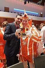 Kuerung Toni I 2026-01-10 096  Endlich Karnevalsprinz: Toni I. -  Am Samstag 10. Januar 2026 war es endlich soweit. Kürung se. Tollität Prinz Toni I., im Rahmen eines hochklassigen Galaabends in der ausverkauften Mercatorhalle in Duisburg. Ein stimmungsvoller Abend mit Show, Musik und Tanz. Vorab präsentierte sich die Prinzencrew 2026 im WYNDHAM Hotel Duisburger Hof der Leibgarde se. Tollität, die Prinzengarde der Stadt Duisburg. : DVPJ, Toni I, Jules I., Prinz Karneval, Prinz, Prinzessin Aileen I., Hofmarschälle, Page, Pagen, Paginnen, HDK, Duisburg, Karneval, Helau, Tollität, Event, Session 2025, Session 2025, HDK Duisburg, Hauptausschuss, Hauptausschuss Karneval Duisburg, Duisburg ist echt