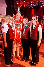 PrinzEmpf 2026- 01-11 095  Prinzenempfang 2026 - Seine Tollität Prinz Toni I. und seine Crew empfangen im Steinhof in Huckingen Sponsoren, den HDK-Förderkreis, Familie und Freunde. Zu Ihnen zählen auch Bastian I. und Steffen I., das Prinzenpaar der KGK aus Moers. Ihnen Allen wird ein lockeres Rahmenprogramm, gestaltet von Duisburger Garde- und Showtanzgruppen und natürlich beider Prinzencrews, geboten. : DVPJ, Toni I, Jules I., Prinz Karneval, Prinz, Prinzessin Aileen I., Hofmarschälle, Page, Pagen, Paginnen, HDK, Duisburg, Karneval, Helau, Tollität, Event, Session 2025, Session 2025, HDK Duisburg, Hauptausschuss, Hauptausschuss Karneval Duisburg, Duisburg ist echt