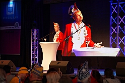 Jeck unter Strom 2026- 01-28 07  Jeck unter Strom 2026 - Mittwoch Abend war es wieder so weit, zum dritten Mal hieß es im Kultur- und Bürgerzentrum Duisburg-Süd Steinhof Huckingen e.V. , „Jeck unter Strom“. Duisburg rief, Köln kam. Aber wir haben unser Duisburg hervorragend vertreten. : DVPJ, Toni I, Jules I., Prinz Karneval, Prinz, Prinzessin Aileen I., Hofmarschälle, Page, Pagen, Paginnen, HDK, Duisburg, Karneval, Helau, Tollität, Event, Session 2025, Session 2025, HDK Duisburg, Hauptausschuss, Hauptausschuss Karneval Duisburg, Duisburg ist echt