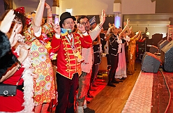 Jeck unter Strom 2026- 01-28 18  Jeck unter Strom 2026 - Mittwoch Abend war es wieder so weit, zum dritten Mal hieß es im Kultur- und Bürgerzentrum Duisburg-Süd Steinhof Huckingen e.V. , „Jeck unter Strom“. Duisburg rief, Köln kam. Aber wir haben unser Duisburg hervorragend vertreten. : DVPJ, Toni I, Jules I., Prinz Karneval, Prinz, Prinzessin Aileen I., Hofmarschälle, Page, Pagen, Paginnen, HDK, Duisburg, Karneval, Helau, Tollität, Event, Session 2025, Session 2025, HDK Duisburg, Hauptausschuss, Hauptausschuss Karneval Duisburg, Duisburg ist echt