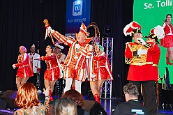 Jeck unter Strom 2026- 01-28 30  Jeck unter Strom 2026 - Mittwoch Abend war es wieder so weit, zum dritten Mal hieß es im Kultur- und Bürgerzentrum Duisburg-Süd Steinhof Huckingen e.V. , „Jeck unter Strom“. Duisburg rief, Köln kam. Aber wir haben unser Duisburg hervorragend vertreten. : DVPJ, Toni I, Jules I., Prinz Karneval, Prinz, Prinzessin Aileen I., Hofmarschälle, Page, Pagen, Paginnen, HDK, Duisburg, Karneval, Helau, Tollität, Event, Session 2025, Session 2025, HDK Duisburg, Hauptausschuss, Hauptausschuss Karneval Duisburg, Duisburg ist echt