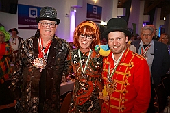 Jeck unter Strom 2026- 01-28 34  Jeck unter Strom 2026 - Mittwoch Abend war es wieder so weit, zum dritten Mal hieß es im Kultur- und Bürgerzentrum Duisburg-Süd Steinhof Huckingen e.V. , „Jeck unter Strom“. Duisburg rief, Köln kam. Aber wir haben unser Duisburg hervorragend vertreten. : DVPJ, Toni I, Jules I., Prinz Karneval, Prinz, Prinzessin Aileen I., Hofmarschälle, Page, Pagen, Paginnen, HDK, Duisburg, Karneval, Helau, Tollität, Event, Session 2025, Session 2025, HDK Duisburg, Hauptausschuss, Hauptausschuss Karneval Duisburg, Duisburg ist echt