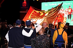 Jeck unter Strom 2026- 01-28 36  Jeck unter Strom 2026 - Mittwoch Abend war es wieder so weit, zum dritten Mal hieß es im Kultur- und Bürgerzentrum Duisburg-Süd Steinhof Huckingen e.V. , „Jeck unter Strom“. Duisburg rief, Köln kam. Aber wir haben unser Duisburg hervorragend vertreten. : DVPJ, Toni I, Jules I., Prinz Karneval, Prinz, Prinzessin Aileen I., Hofmarschälle, Page, Pagen, Paginnen, HDK, Duisburg, Karneval, Helau, Tollität, Event, Session 2025, Session 2025, HDK Duisburg, Hauptausschuss, Hauptausschuss Karneval Duisburg, Duisburg ist echt