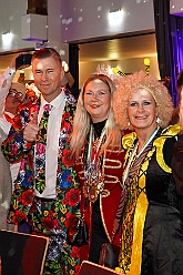 Jeck unter Strom 2026- 01-28 37  Jeck unter Strom 2026 - Mittwoch Abend war es wieder so weit, zum dritten Mal hieß es im Kultur- und Bürgerzentrum Duisburg-Süd Steinhof Huckingen e.V. , „Jeck unter Strom“. Duisburg rief, Köln kam. Aber wir haben unser Duisburg hervorragend vertreten. : DVPJ, Toni I, Jules I., Prinz Karneval, Prinz, Prinzessin Aileen I., Hofmarschälle, Page, Pagen, Paginnen, HDK, Duisburg, Karneval, Helau, Tollität, Event, Session 2025, Session 2025, HDK Duisburg, Hauptausschuss, Hauptausschuss Karneval Duisburg, Duisburg ist echt