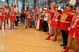 Empf Duisburg Kontor 2026- 01-28 0029  Duisburg ist echt, Karneval - Mit der Kinderprinzencrew waren wir ins CityPalais gekommen, Empfang beim „Duisburg Kontor“. Der jecke Adelsbesuch wurde herzlich empfangen und Geschäftsführer Uwe Kluge begrüßte die Kleine wie Große Tollität in der VIP Lounge. : DVPJ, Toni I, Jules I., Prinz Karneval, Prinz, Prinzessin Aileen I., Hofmarschälle, Page, Pagen, Paginnen, HDK, Duisburg, Karneval, Helau, Tollität, Event, Session 2025, Session 2025, HDK Duisburg, Hauptausschuss, Hauptausschuss Karneval Duisburg, Duisburg ist echt