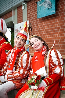 Zoo Duisburg 2026-01-29 18  Ene Besuch em Zoo - Der Zoobesuch ist eine schöne Tradition für die amtierenden Tollitäten der Stadt. Diesmal  besuchten wir außer Kamel, Koala, Delphin und Co. auch die Zebras, wenn auch nicht Blau-Weiß gestreift. : DVPJ, Toni I, Jules I., Prinz Karneval, Prinz, Prinzessin Aileen I., Hofmarschälle, Page, Pagen, Paginnen, HDK, Duisburg, Karneval, Helau, Tollität, Event, Session 2025, Session 2025, HDK Duisburg, Hauptausschuss, Hauptausschuss Karneval Duisburg, Duisburg ist echt